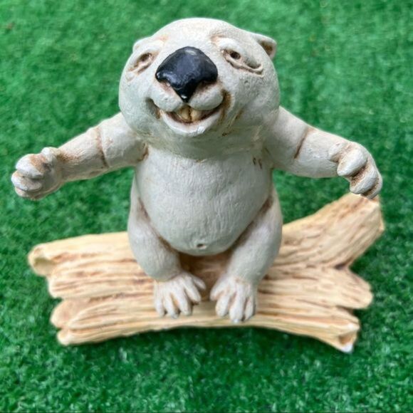 Groundhog Figurine David Blight Open Arms On Log Toppco Kitschy 89 CADDYSHACK - Picture 1 of 8